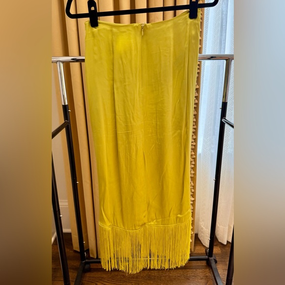 Fabulous chartreuse fringe skirt - Picture 3 of 4